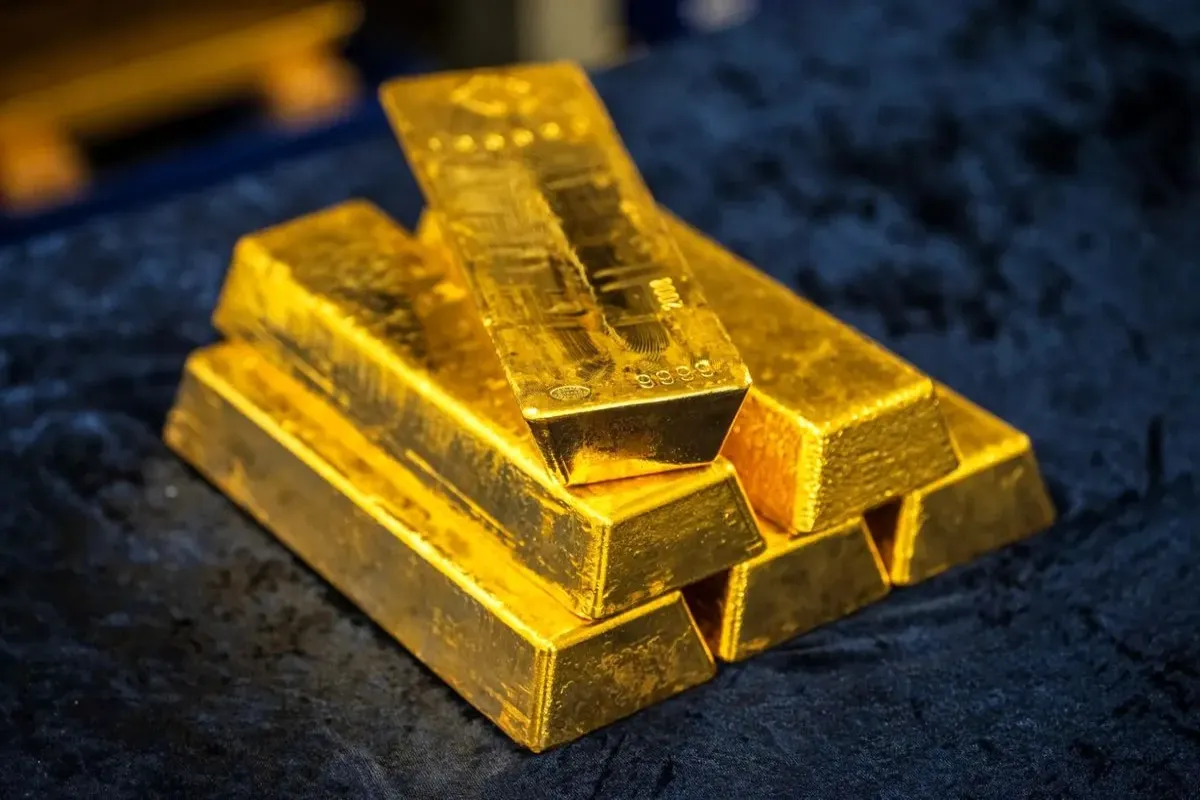 طلا به ۴۱۵۰ دلار عقب نشست؛ دومین افت هفتگی در راه است